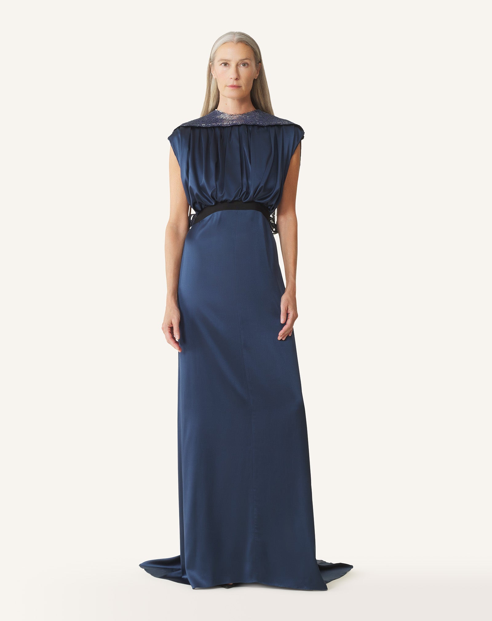 Robe À Dos Brodé En Satin De Soie Blue