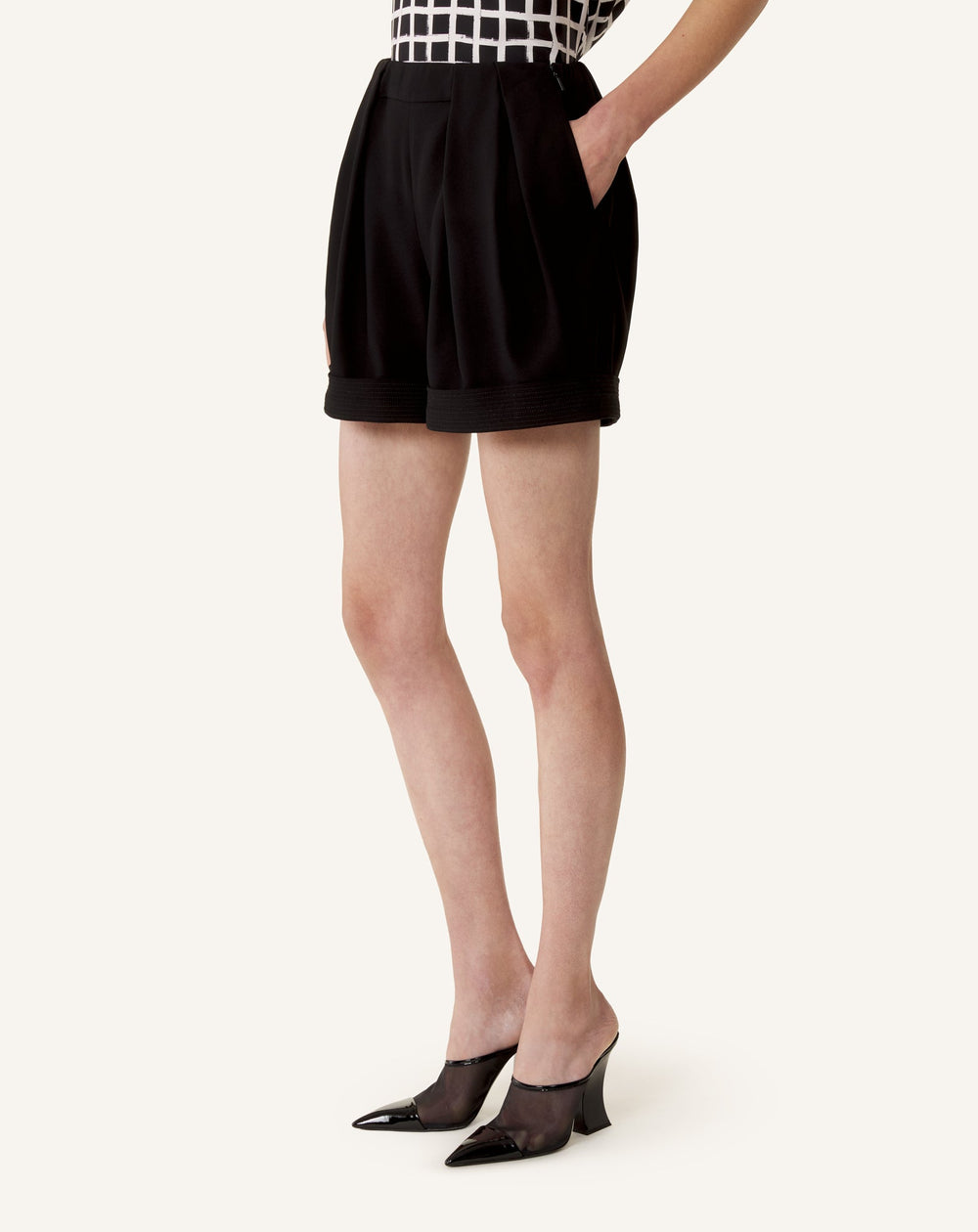 Short Plissé En Crêpe Black